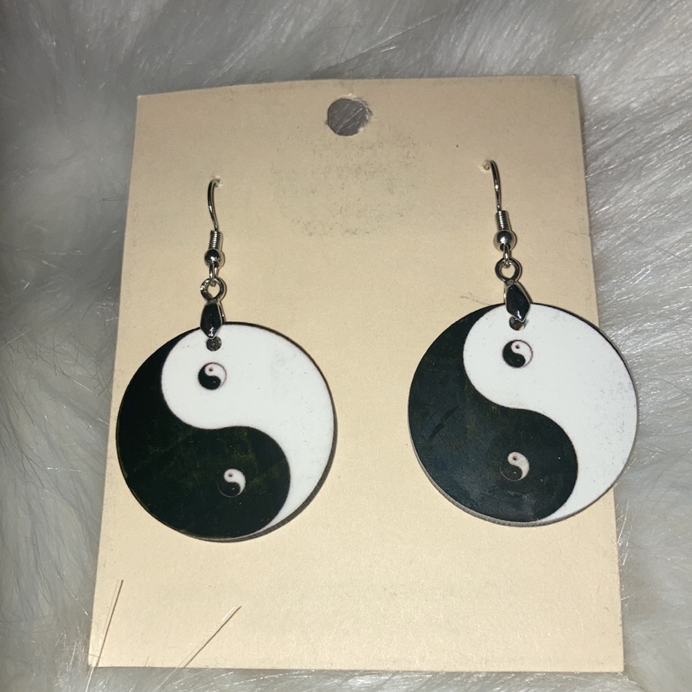 Handmade earring bundle. - Picture 2 of 5